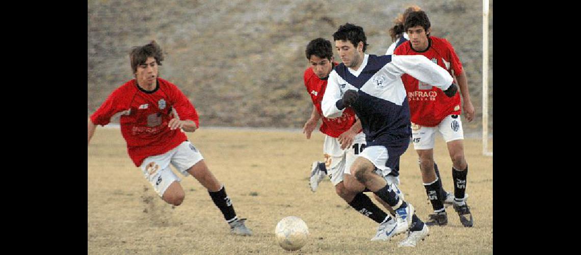 El equipo de Dardo Seibel terminÃ³ sufriendo pero ganÃ³ y es el Ãºnico lÃ­der Claudio MartÃ­nez 