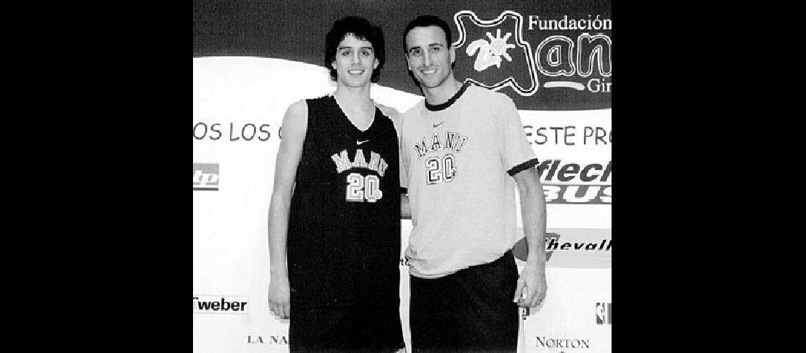 Juan Emilio FernÃndez ChÃvez y Emanuel GinÃ³bili Una gran promesa y el mejor basquetbolista argentino de la historia Gentileza Nuevo DÃ­a 