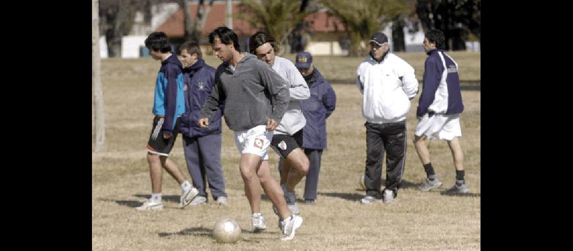 Racing jugarÃ este mediodÃ­a el sexto amistoso de la pretemporada en la cancha de El FortÃ­n ante el local Archivo 