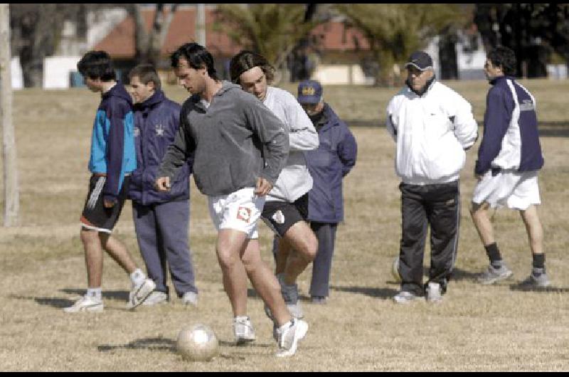 Racing jugarÃ este mediodÃ­a el sexto amistoso de la pretemporada en la cancha de El FortÃ­n ante el local Archivo 