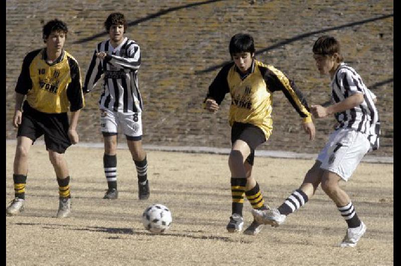 Estudiantes y San MartÃ­n jugaron en el Parque Carlos Guerrero en el retorno tras el receso de la segunda fase del fÃºtbol menor Claudio MartÃ­nez 