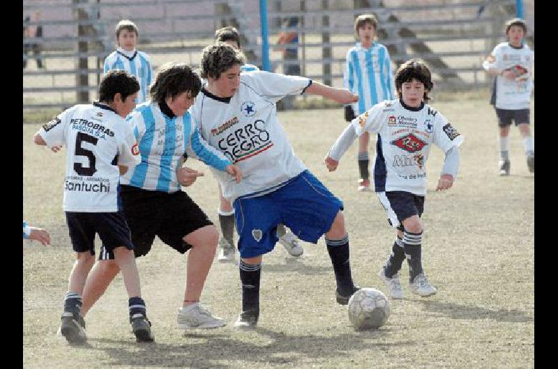 El fÃºtbol menor estÃ cerrando la segunda fase de la temporada 2007 Archivo 