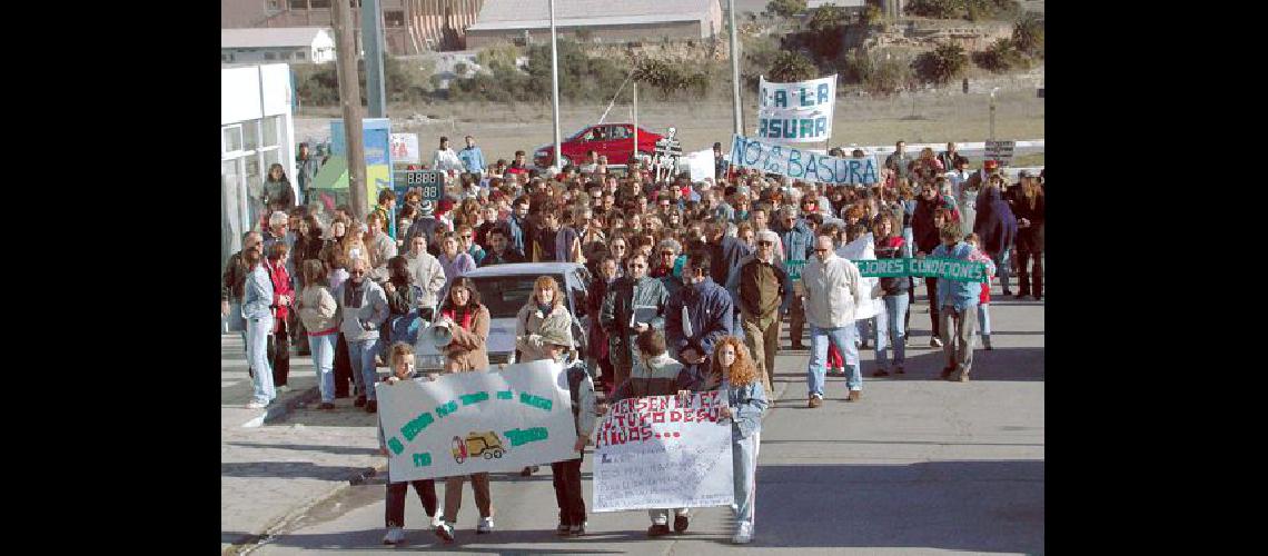 En 2003 los vecinos de Sierras Bayas marcharon para impedir el traslado de la basura porteÃ±a a su localidad Hoy los Autoconvocados buscan imponer un nuevo sistema de tratamiento de residuos Archivo 