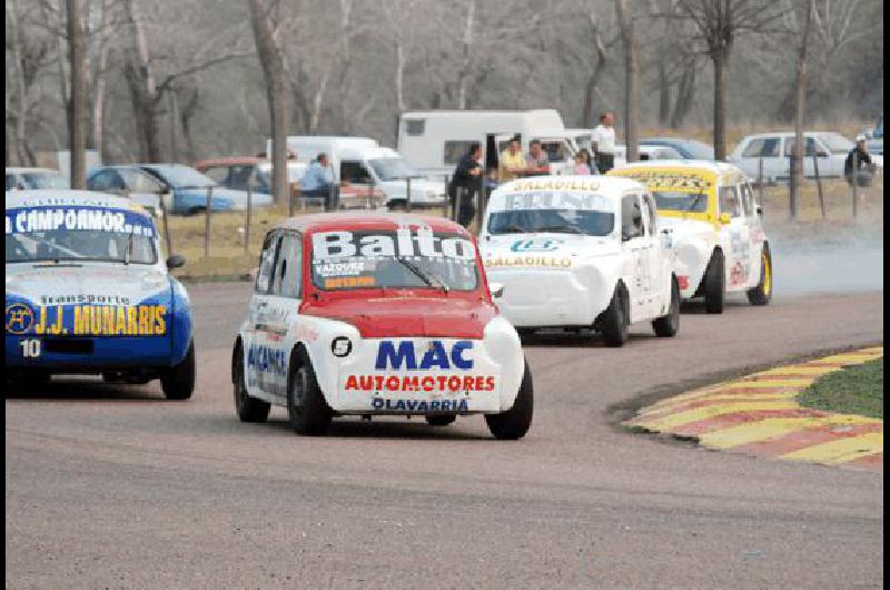 Diego TartÃºferi asediado por Gelso Bruno y mÃ�s atrÃ�s RosellÃ³ El de Fiat ganÃ³ por primera vez Fotos Miguelangel 