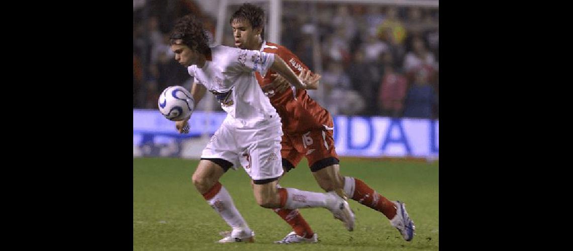 Tras golear a HuracÃn Independiente defenderÃ esta noche la punta en la cancha de ColÃ³n 