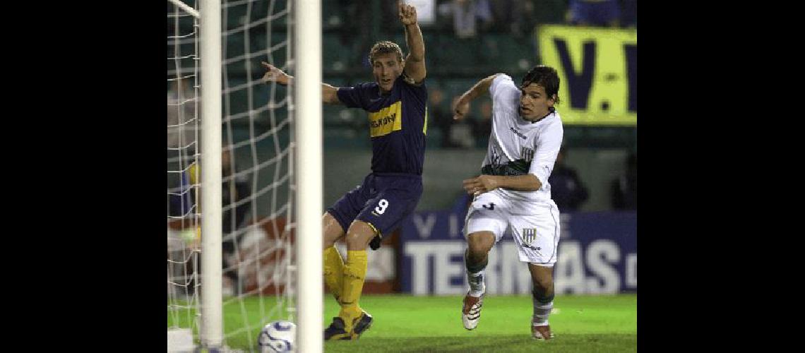 MartÃ­n Palermo tuvo otra noche inolvidable con la camiseta de Boca- anoche le marcÃ³ cuatro goles a Banfield 