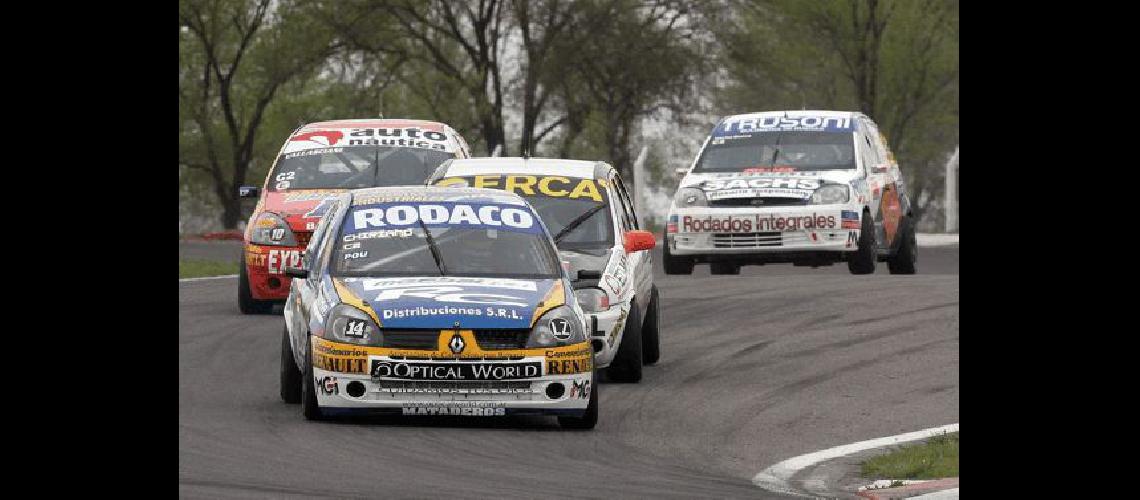 La segunda parte de la carrera tuvo el momento mÃ�s atractivo con cinco autos peleando por el triunfo Apatorgar 