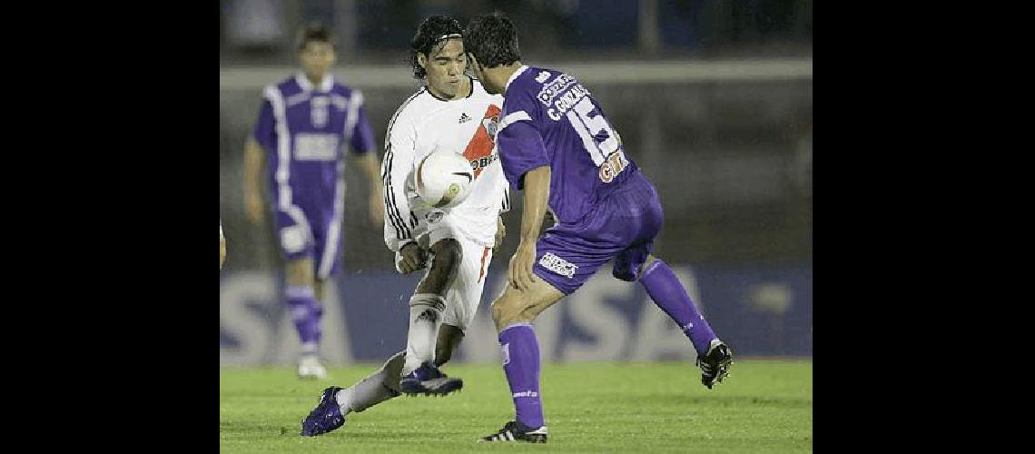 Radamel Falcao GarcÃ­a anotÃ³ un golazo para los de NÃºÃ±ez AFP 