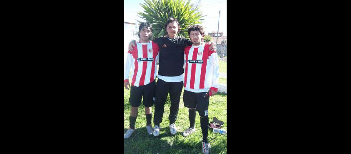 Los chicos se preparan para demostrar lo que saben jugar al fÃºtbol 