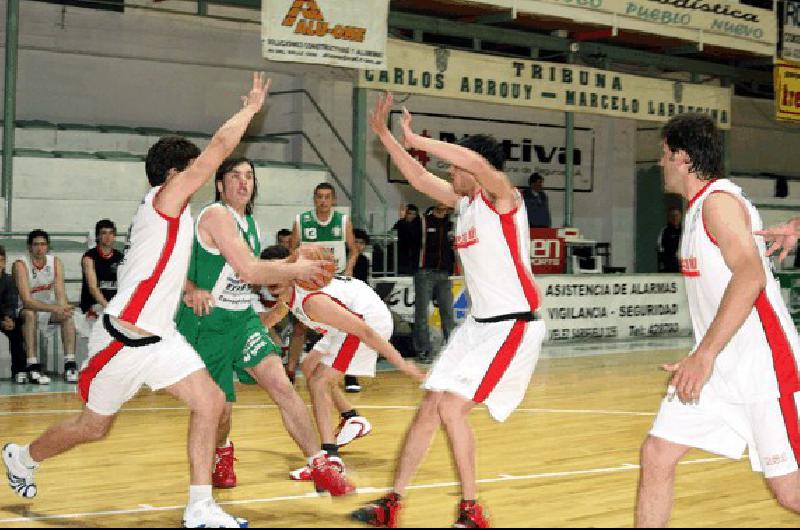 Ignacio Plagnet se manda entre la defensa de Argentino Junior Pueblo Nuevo sumÃ³ el viernes su primer triunfo Claudio MartÃ­nez 