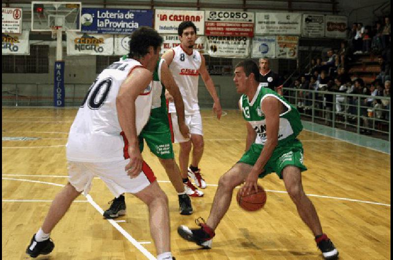 Pueblo Nuevo derrotÃ³ el pasado viernes a Argentino Junior de Tres Arroyos en el Juan Manolio Claudio MartÃ­nez 