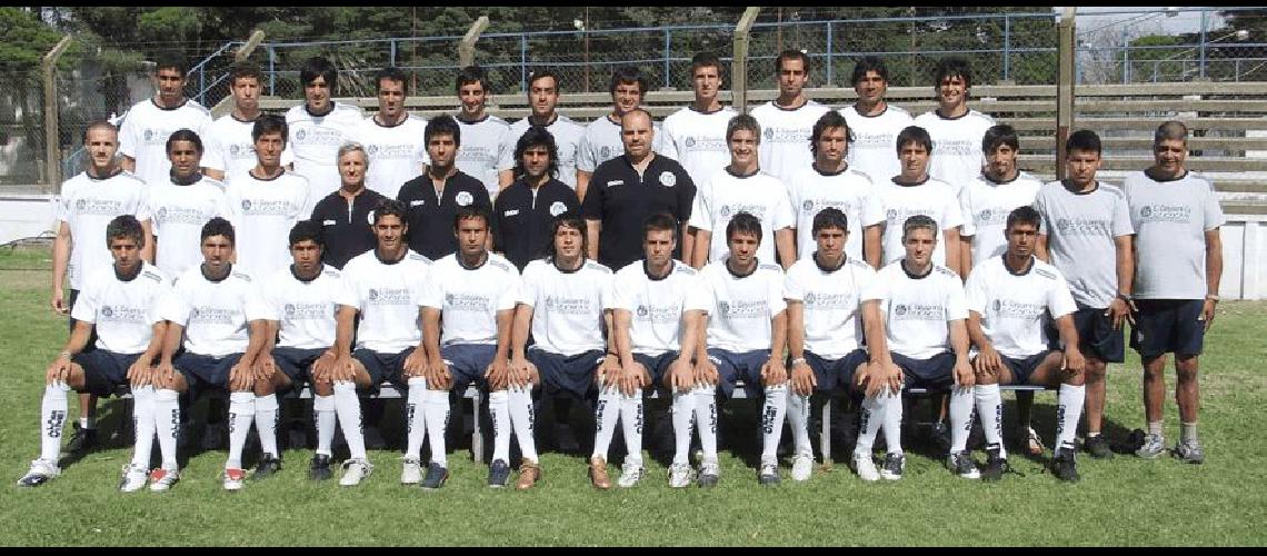 El plantel del Club AtlÃ©tico Acassuso formado en el estadio del club Loma Negra Fotos Prensa 