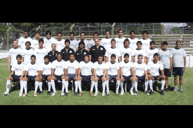 El plantel del Club AtlÃ©tico Acassuso formado en el estadio del club Loma Negra Fotos Prensa 