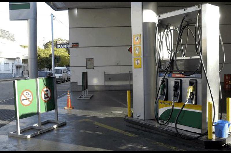 La estaciÃ³n de servicio de General Paz y Lamadrid se vio obligada a suspender sus actividades por falta de combustible Carlos RamÃ­rez 