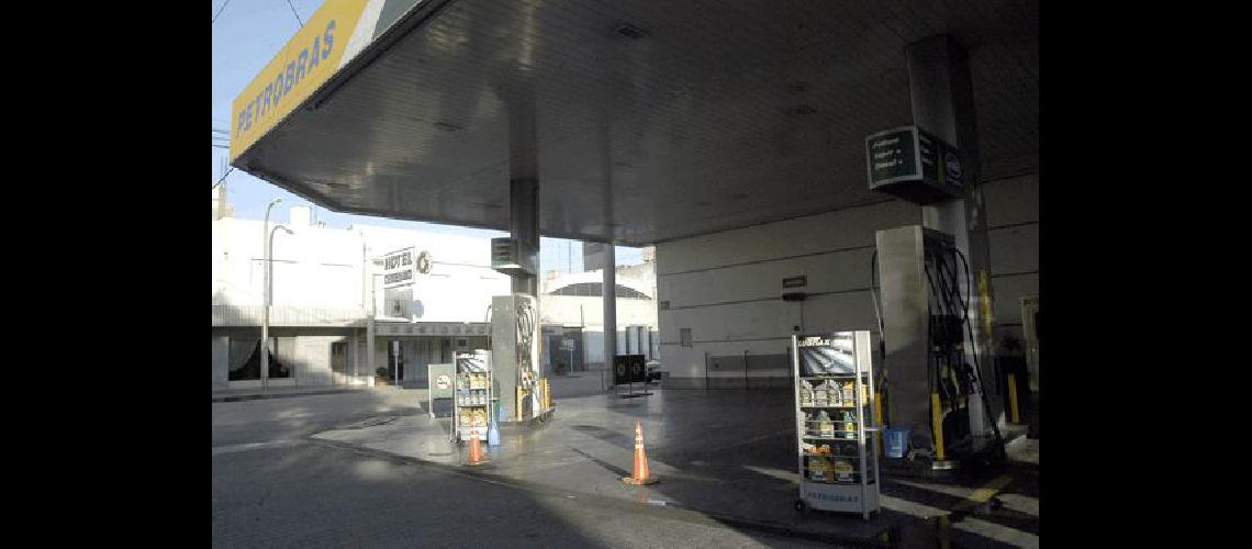 La estaciÃ³n de servicio de General Paz y Lamadrid cerrÃ³ por falta de combustibles otras no tenÃ­an problemas Carlos RamÃ­rez