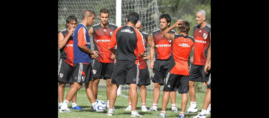 Simeone decidiÃ³ guardar a los habituales titulares y armarÃ un equipo nuevo NA 