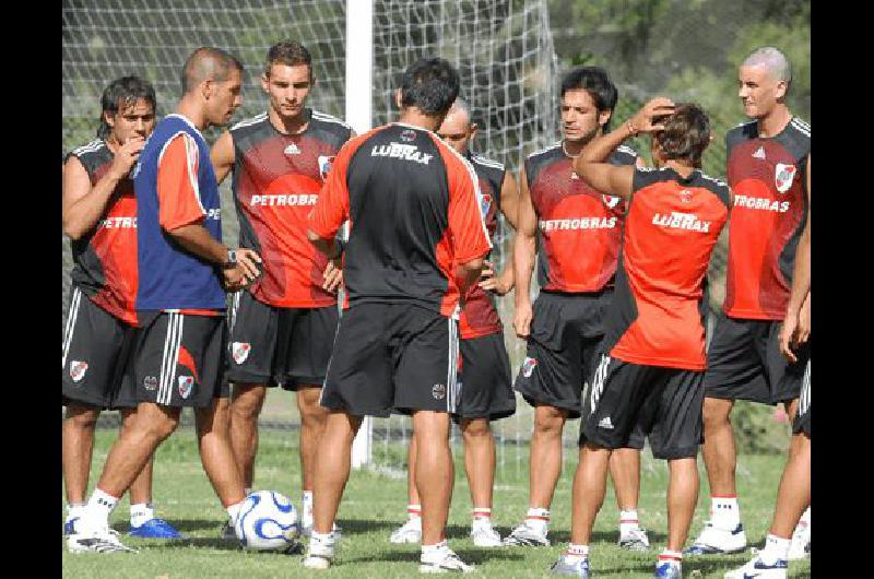 Simeone decidiÃ³ guardar a los habituales titulares y armarÃ un equipo nuevo NA 