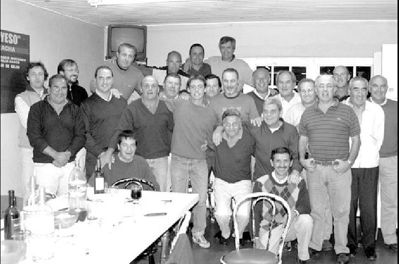 Un muy buen nÃºmero de golfistas estarÃn presentes hoy en la apertura de la temporada de verano Archivo 