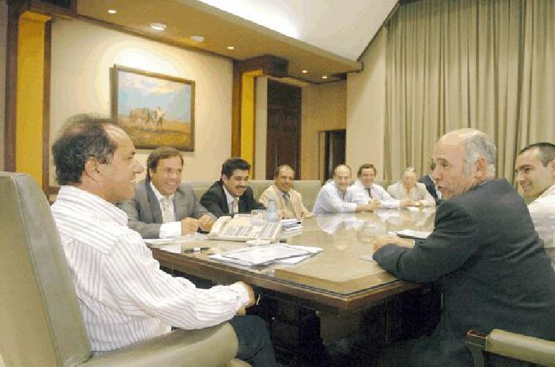 Scioli en plena reuniÃ³n con los intendentes justicialistas 