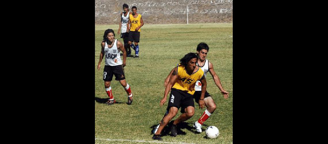 Estudiantes entrena intensamente para continuar con vida en el Torneo Provincial de Clubes Marcelo Kehler 