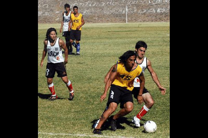 Estudiantes entrena intensamente para continuar con vida en el Torneo Provincial de Clubes Marcelo Kehler 