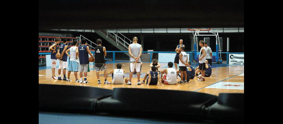 Alejandro Pepiche y sus dirigidos deberÃn salir airosos esta noche ante UniÃ³n Vecinal para seguir en carrera en la ediciÃ³n 200708 del Torneo Provincial de Clubes   Marcelo Kehler 