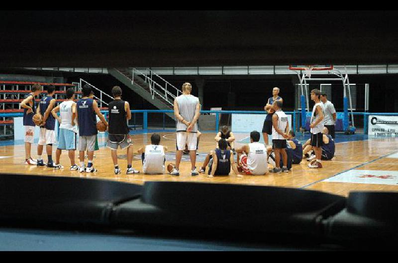 Alejandro Pepiche y sus dirigidos deberÃn salir airosos esta noche ante UniÃ³n Vecinal para seguir en carrera en la ediciÃ³n 200708 del Torneo Provincial de Clubes   Marcelo Kehler 