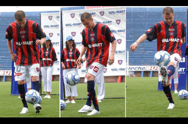 AndrÃ©s DAlessandro quien despuÃ©s de varias idas y vueltas se pondrÃ la camiseta de San Lorenzo presentado ayer al estilo europeo TÃ©lam 