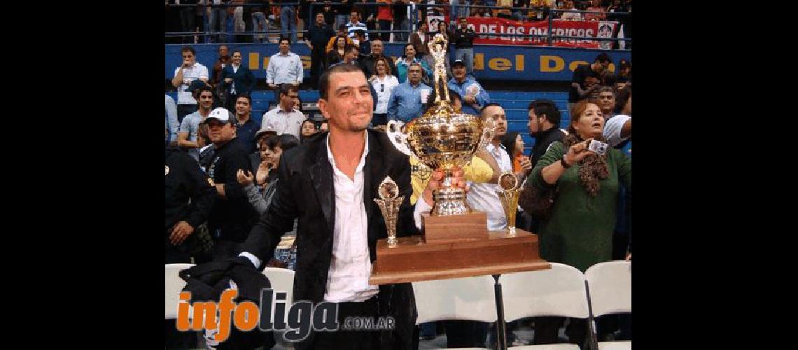 Sergio Santos HernÃndez y la Copa que le faltaba ganar la de la Liga de las AmÃ©ricas  Infoliga 