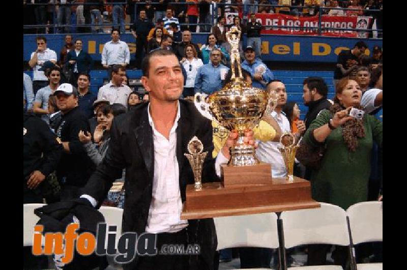 Sergio Santos HernÃndez y la Copa que le faltaba ganar la de la Liga de las AmÃ©ricas  Infoliga 