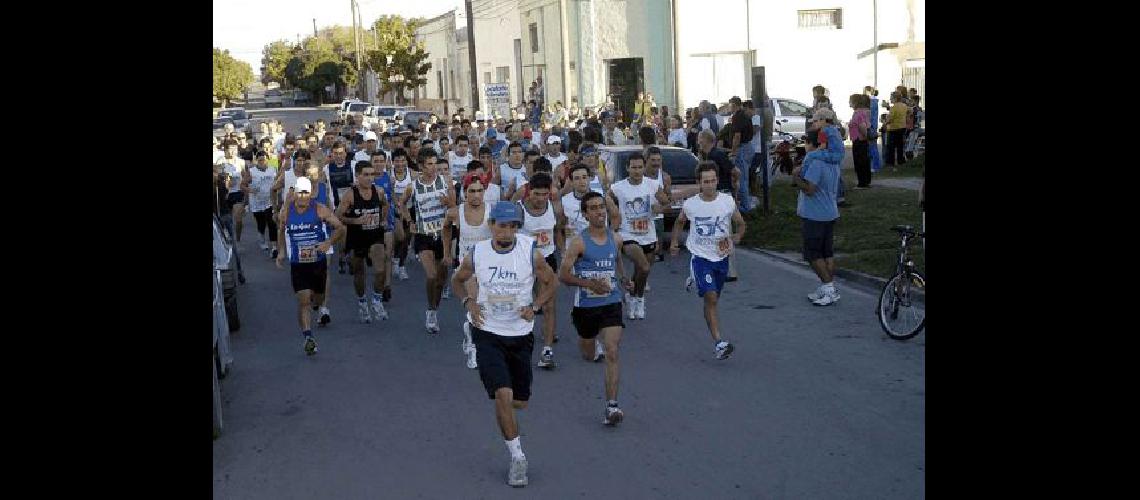 Un centenar de atletas participÃ³ en la prueba UniÃ³n de los Pueblos Carlos RamÃ­rez 