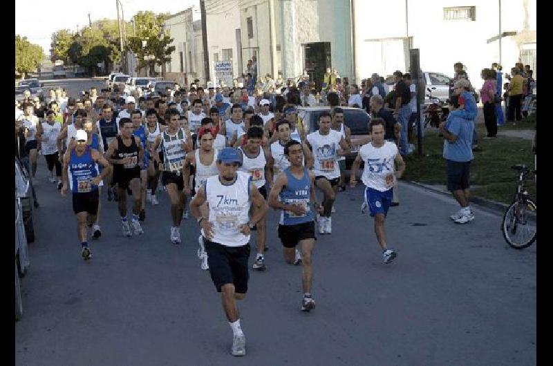 Un centenar de atletas participÃ³ en la prueba UniÃ³n de los Pueblos Carlos RamÃ­rez 