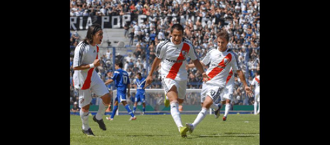 El chileno Alexis SÃnchez festeja el primer gol del equipo de Diego Pablo Simeone que derrotÃ³ a VÃ©lez Sarsfield con claridad AFP 