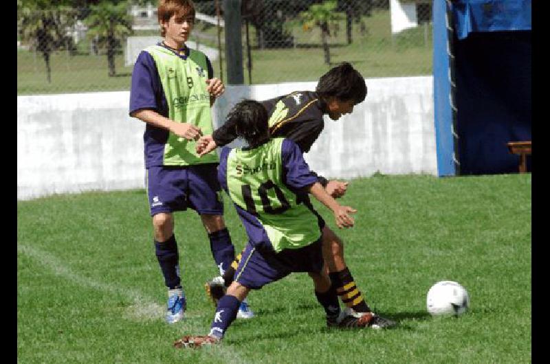 En su cancha Embajadores estableciÃ³ una clara supremacÃ­a sobre San MartÃ­n de Sierras Bayas Marcelo Kehler 