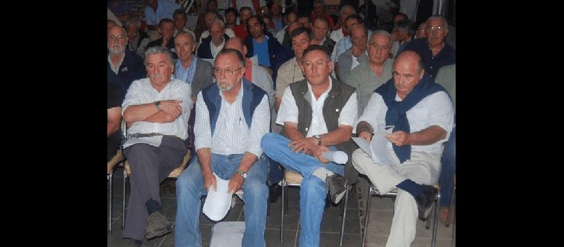 Luis Kees Luis MarÃ­a CajÃ©n CÃ©sar Benigni y Oscar GoitÃ­a son desde ayer autoridades del AMCO Archivo  Miguelangel 