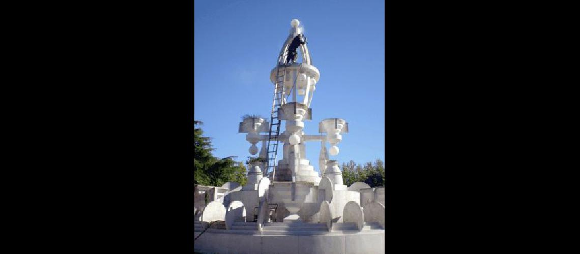 La fuente central de la plaza recibiÃ³ tambiÃ©n los trabajos de mejora Foto Municipalidad de Laprida 