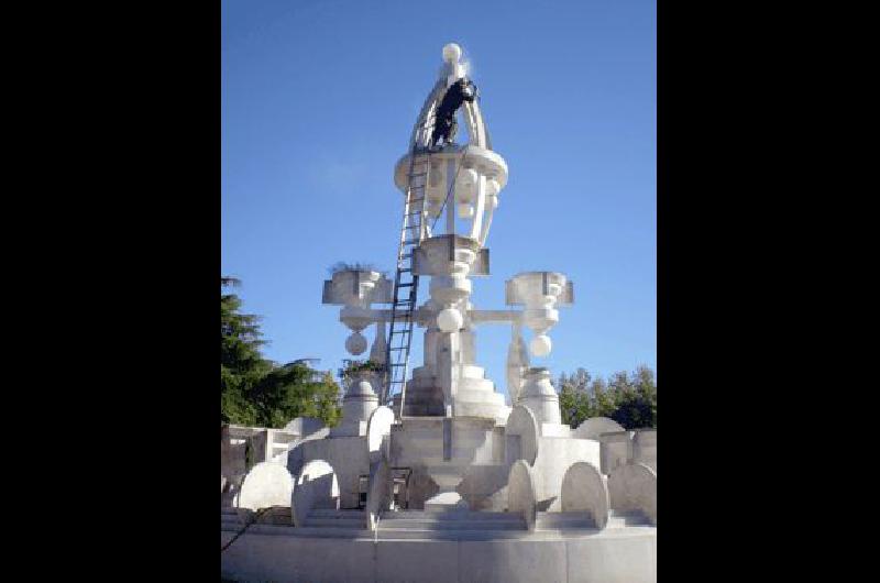 La fuente central de la plaza recibiÃ³ tambiÃ©n los trabajos de mejora Foto Municipalidad de Laprida 