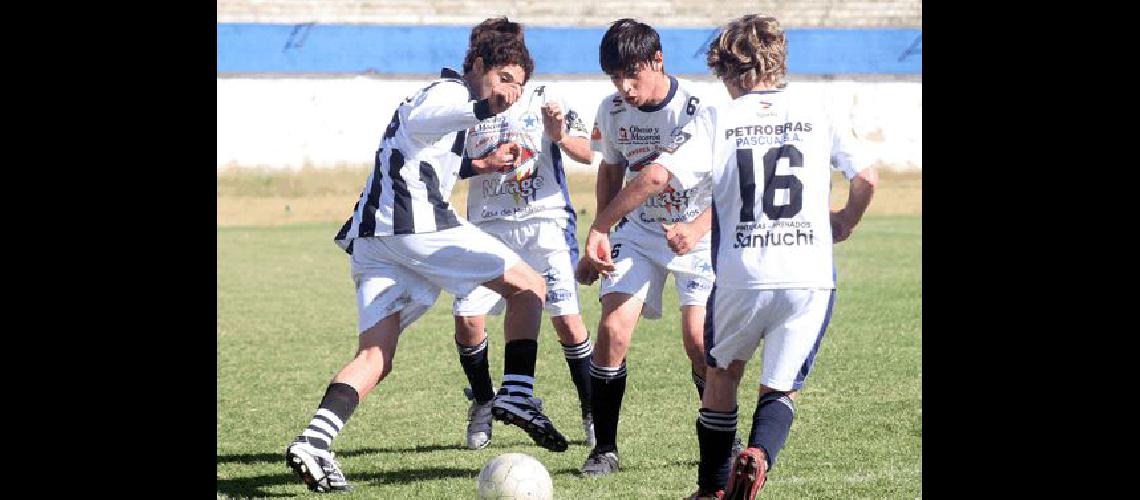 Estudiantes fue mÃs que Racing en el Parque OlavarrÃ­a- ganÃ³ cuatro de los cinco partidos que jugaron Claudio MartÃ­nez 