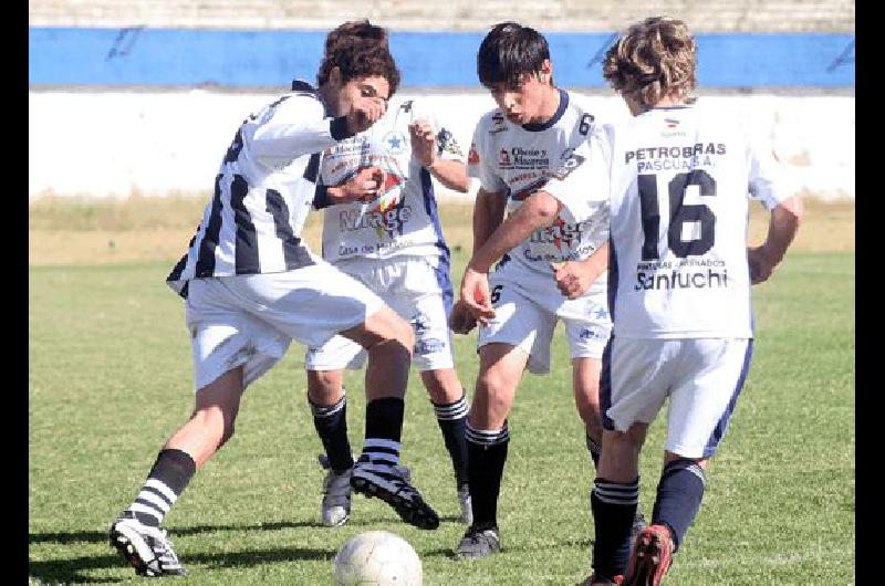 Estudiantes fue mÃs que Racing en el Parque OlavarrÃ­a- ganÃ³ cuatro de los cinco partidos que jugaron Claudio MartÃ­nez 