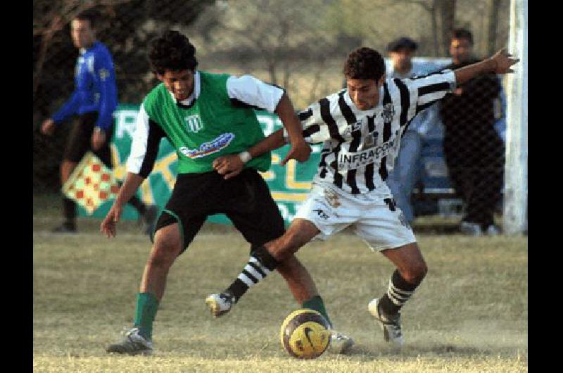 Festejo bataraz EL equipo del Parque Guerrero no desaprovechÃ³ la oportunidad y se adjudicÃ³ el torneo Apertura Claudio MartÃ­nez 