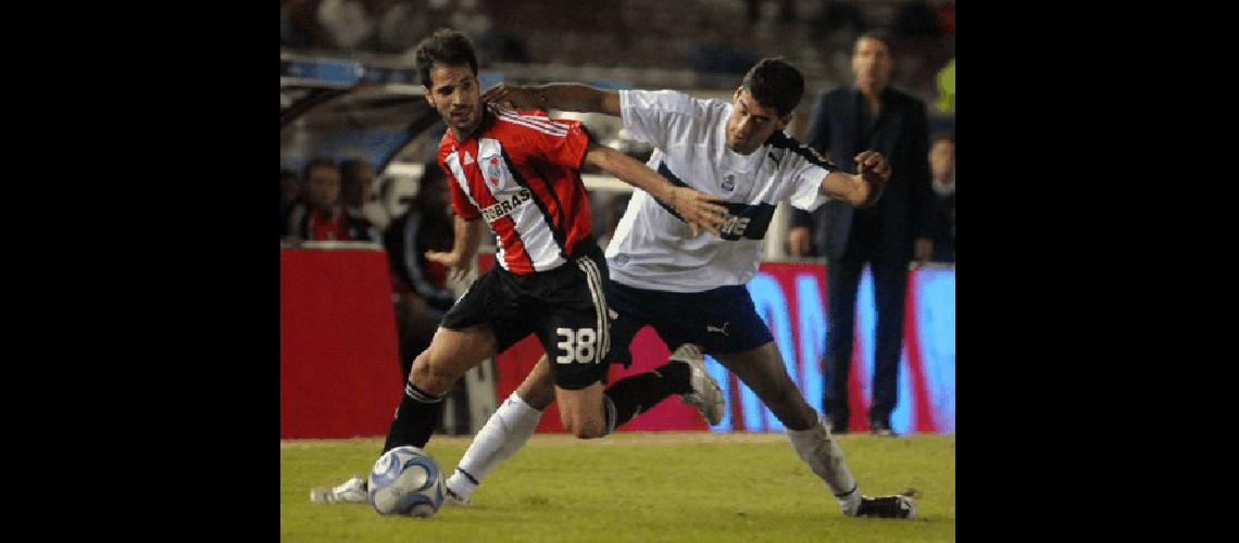 Pelota al piso mirada al frente MatÃ­as Abelairas empieza a cosechar en la primera de River los frutos de muchos aÃ±os de sacrificio DyN 