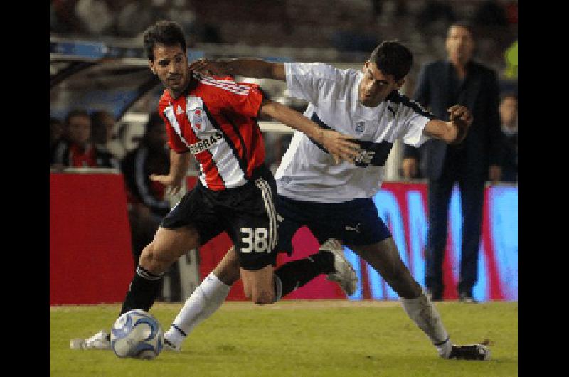 Pelota al piso mirada al frente MatÃ­as Abelairas empieza a cosechar en la primera de River los frutos de muchos aÃ±os de sacrificio DyN 