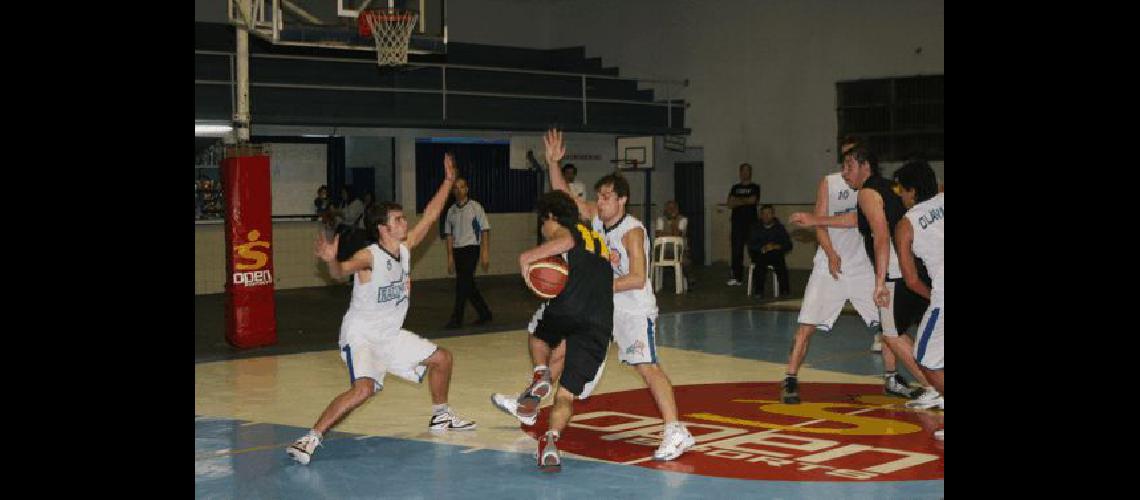 Racing llevaba ganados 5 partidos en fila pero ayer perdiÃ³ el invicto Claudio MartÃ­nez 