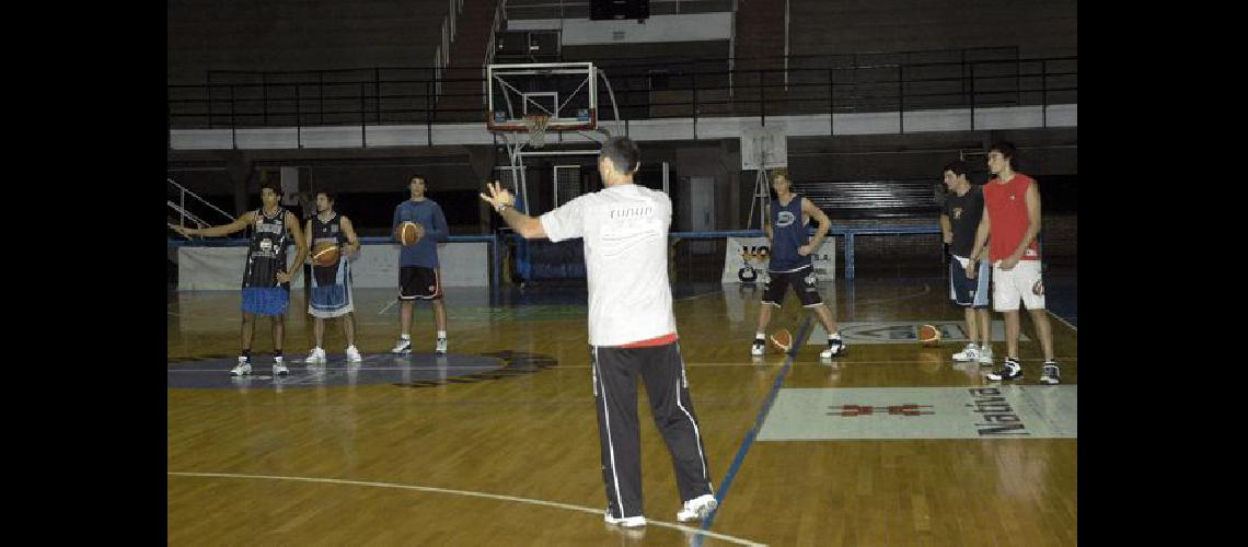 El selectivo de la ABO comenzÃ³ anoche su preparaciÃ³n de cara a los juegos ante los necochenses Carlos RamÃ­rez 