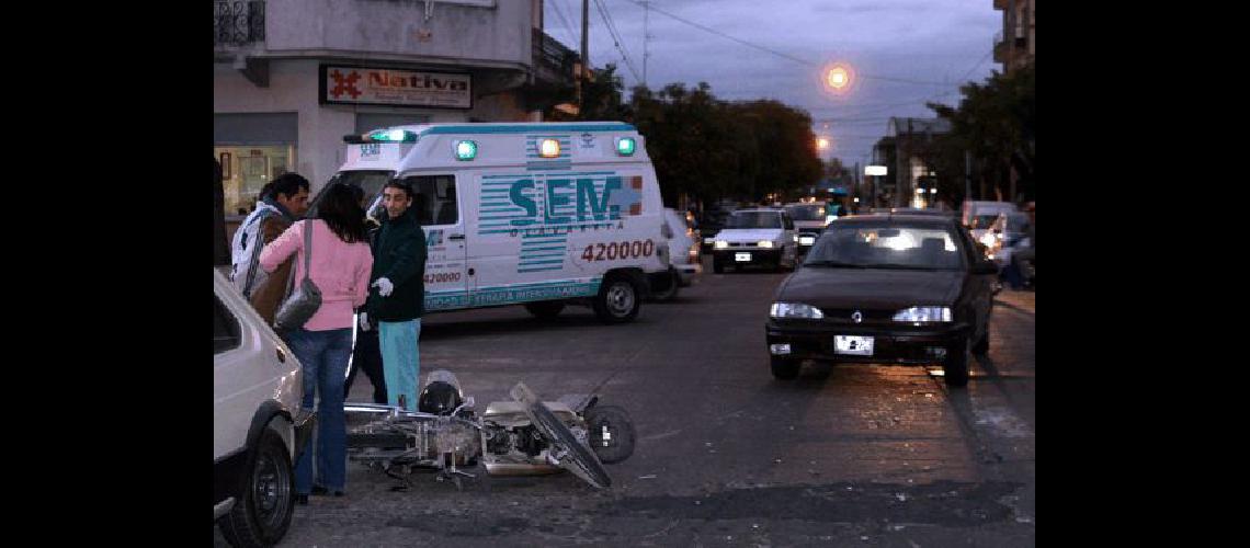 En Belgrano y Lamadrid chocaron un auto y una moto Claudio MartÃ­nez 