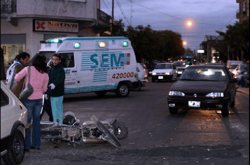 En Belgrano y Lamadrid chocaron un auto y una moto Claudio MartÃ­nez 