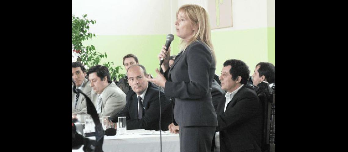 Cristina Alvarez RodrÃ­guez hablÃ³ en su discurso de estar cerca de los problemas de la gente (Cintas2) 