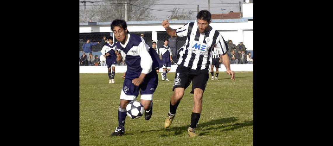 Mauricio Peralta marcado por Maldonado se anotÃ³ con dos goles en el triunfo bataraz en la cancha de El FortÃ­n Carlos RamÃ­rez 