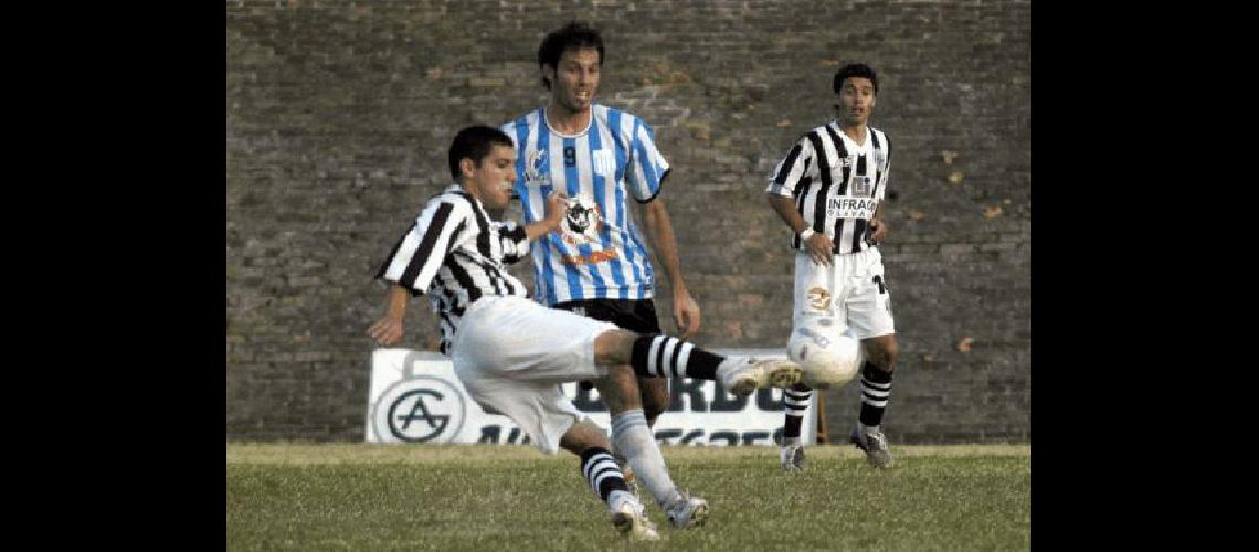 Ferro y Estudiantes que empataron en blanco por el Apertura jugarÃn maÃ±ana en la cancha de El FortÃ­n Archivo 