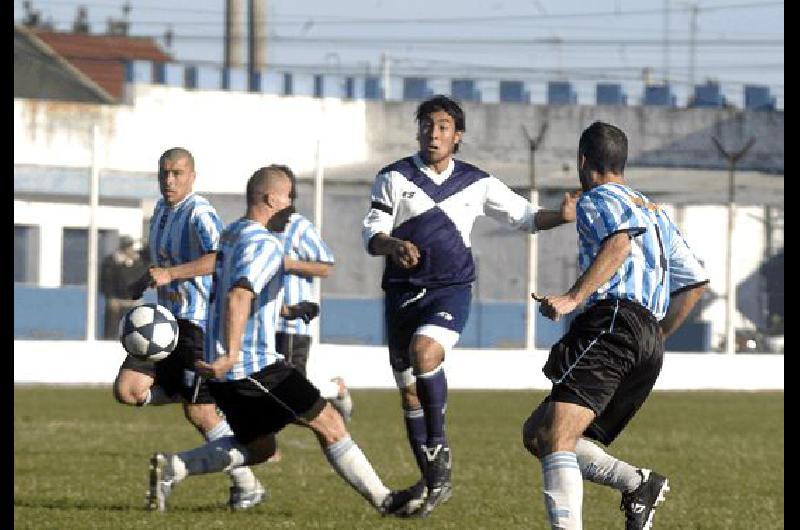 Ferro Carril Sud y Estudiantes volverÃn a estar esta tarde frente a frente En el Apertura empataron 0 a 0 en el Parque Carlos Guerrero Archivo 